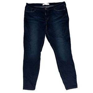 Signature Levi Strauss mid rise skinny jeans